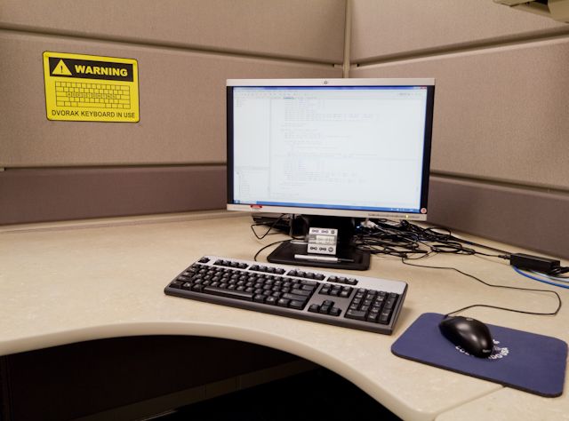 Dvorak keyboard warning sign at computer desk