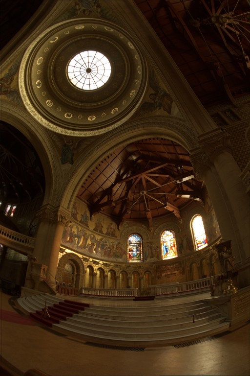 Cathedral photo in HDR